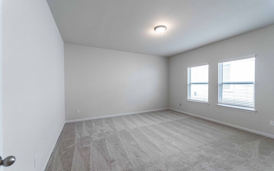 Spacious, unfurnished interior of a new home in Laurel Vistas, San Antonio (Image 12).