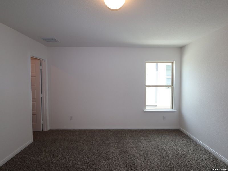 Spacious, unfurnished interior of a new home in Park Place, New Braunfels (Image 27).