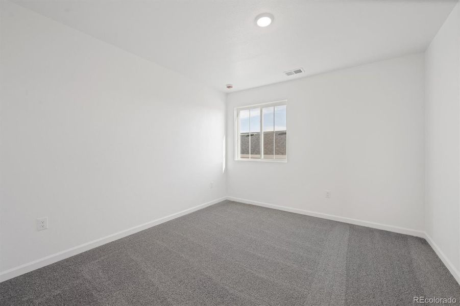 Spacious, unfurnished interior of a new home in Vista West, Keenesburg (Image 24).