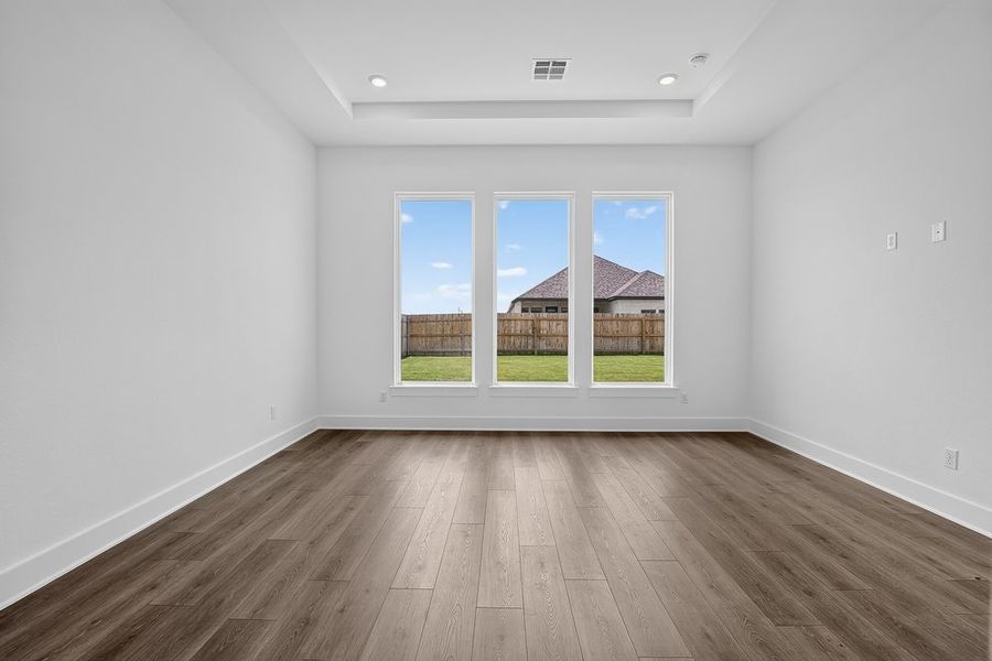 Spacious, unfurnished interior of a new home in Santa Rita Ranch, Liberty Hill (Image 23).