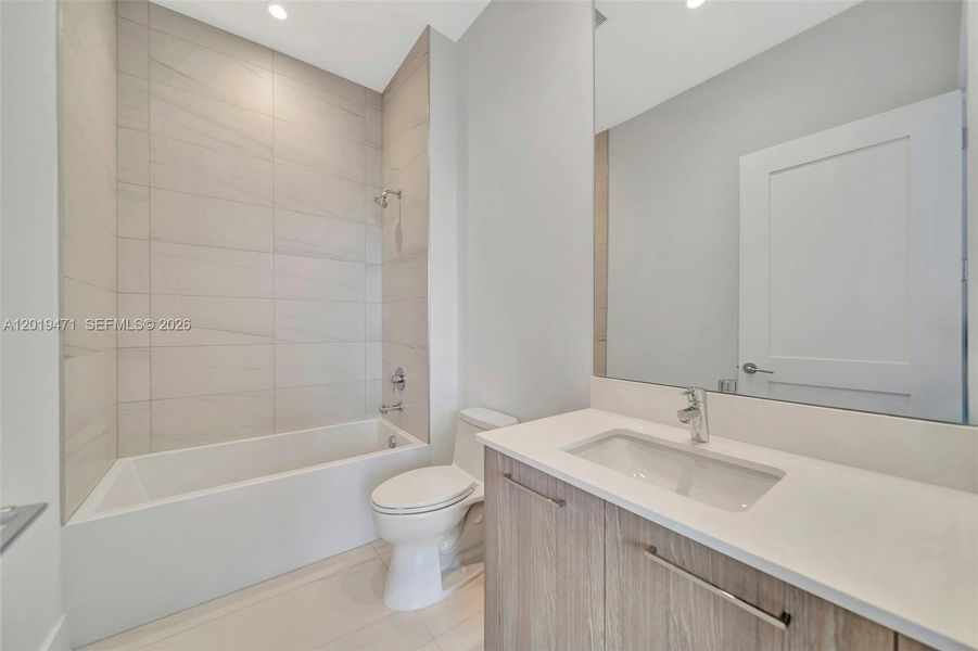 Furnished interior view inside a new home in , Fort Lauderdale (Image 29).