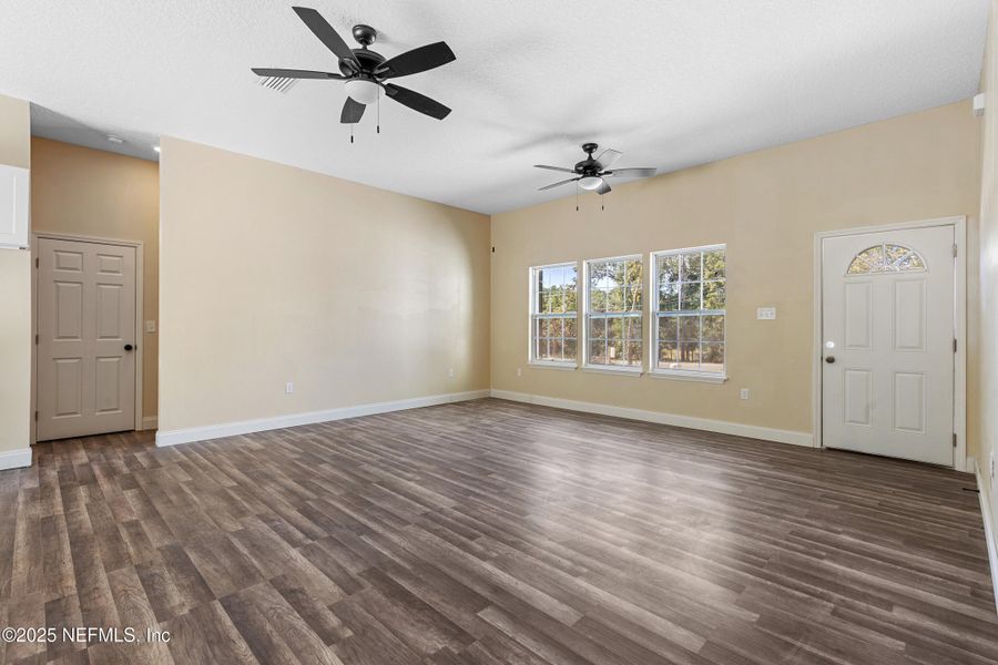 Spacious, unfurnished interior of a new home in , Keystone Heights (Image 10).