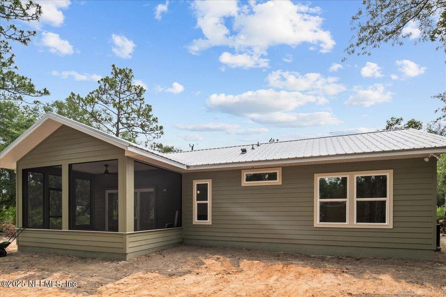 Exterior details and patio area of a home in , Interlachen (Image 4).