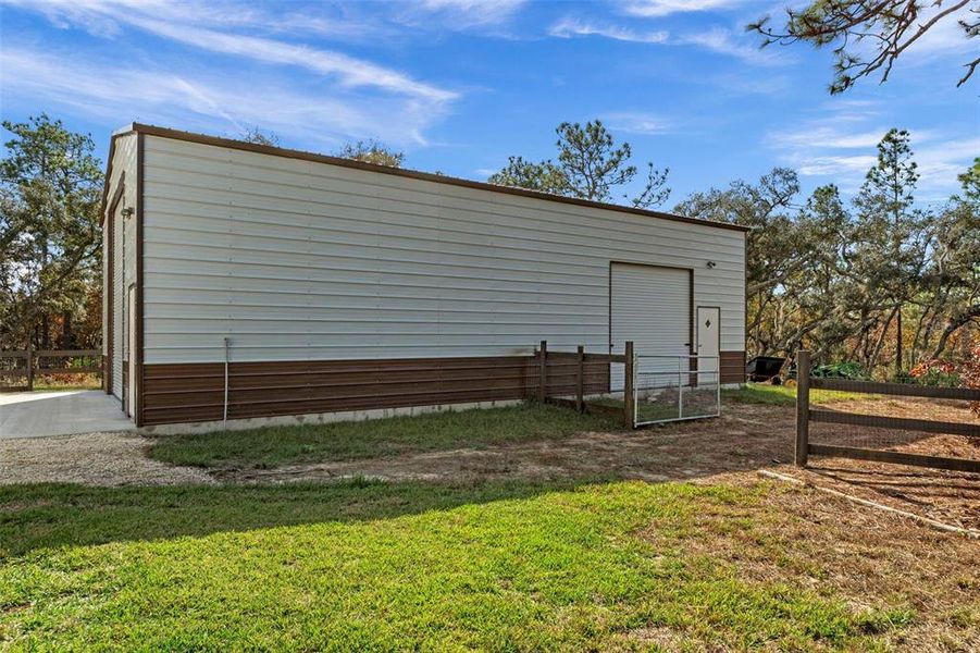 Exterior details and patio area of a home in , Beverly Hills (Image 25).