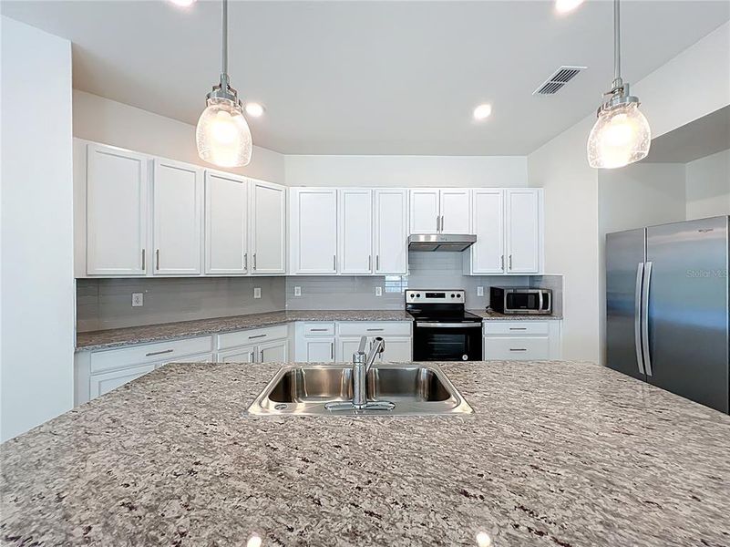 ISLAND GRANITE  KITCHEN COUNTER