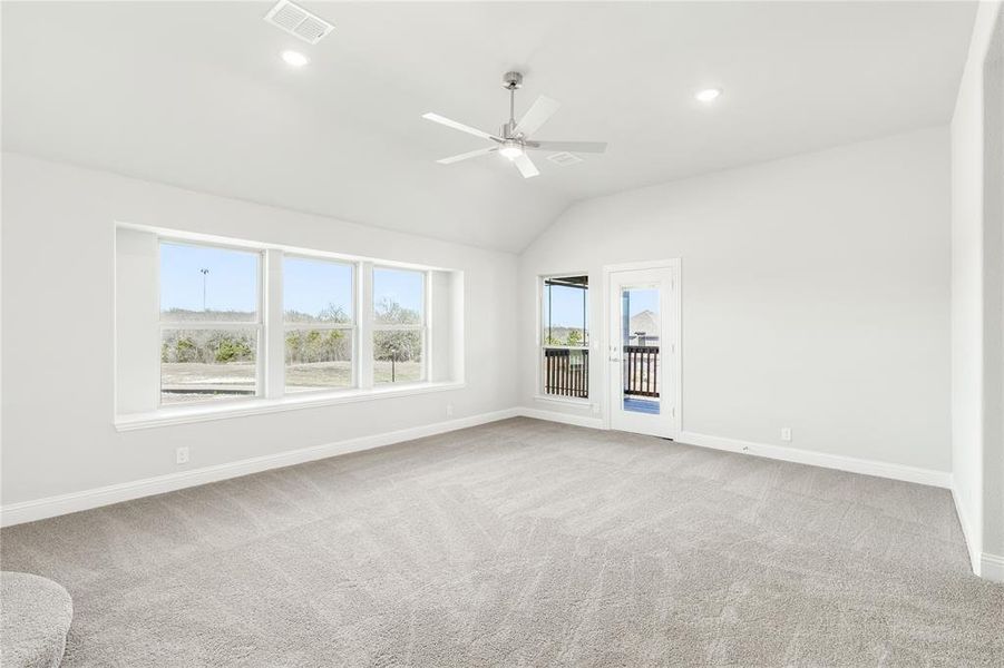 Spacious, unfurnished interior of a new home in Crystal Lake Estates, Red Oak (Image 27).