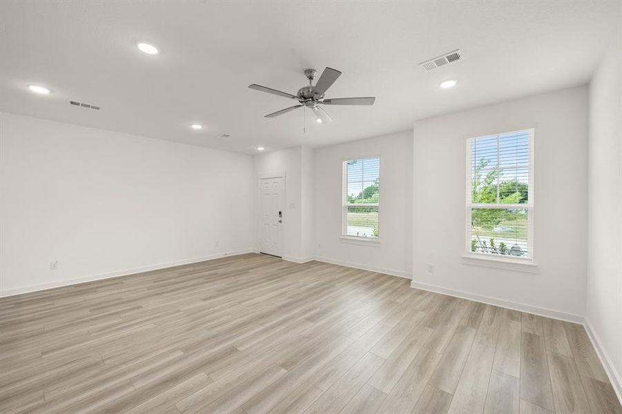 245 Wagon Spoke- Living Room-4