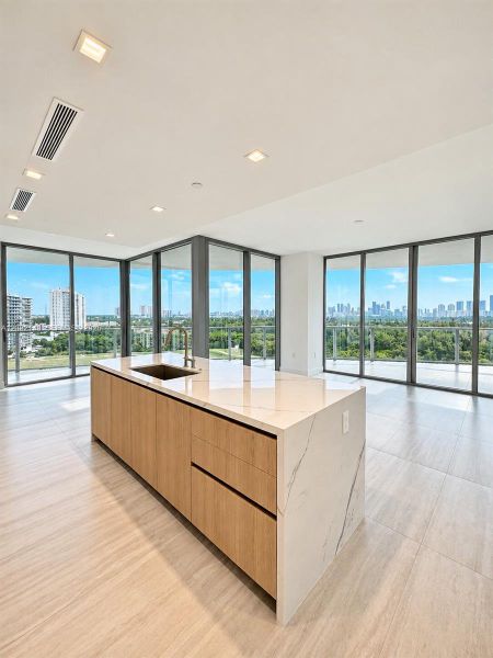 Community amenities in , North Miami (Image 33).