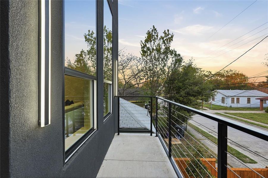 Exterior details and patio area of a home in , Dallas (Image 4).