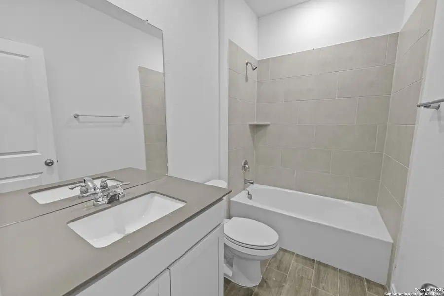 Furnished interior view inside a new home in Gatehouse: Brookstone II Collection, New Braunfels (Image 7). Furnished interior view inside a new home in Gatehouse: Brookstone II Collection, New Braunfels (Image 7).