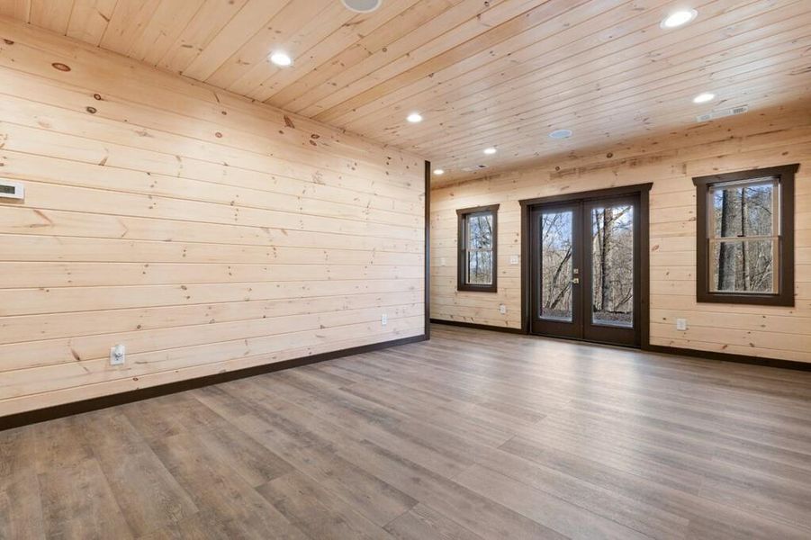 Spacious, unfurnished interior of a new home in , Blue Ridge (Image 25).