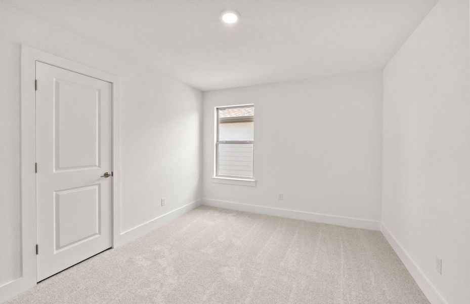Spacious, unfurnished interior of a new home in Saddleback at Santa Rita Ranch, Liberty Hill (Image 10).