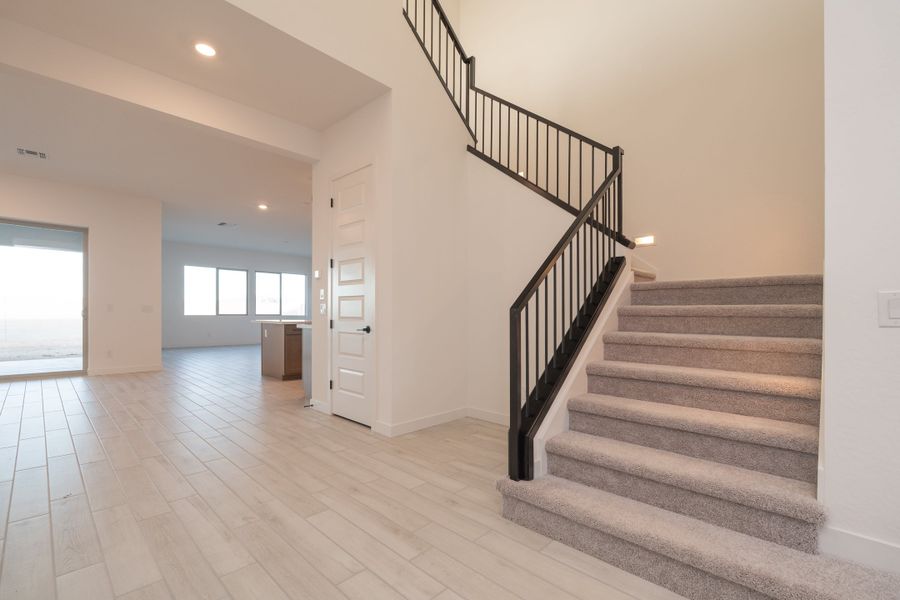 Spacious, unfurnished interior of a new home in Soleo, San Tan Valley (Image 14).
