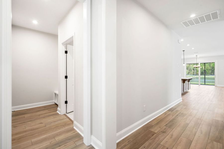 Spacious, unfurnished interior of a new home in Waterways, Richmond Hill (Image 14).