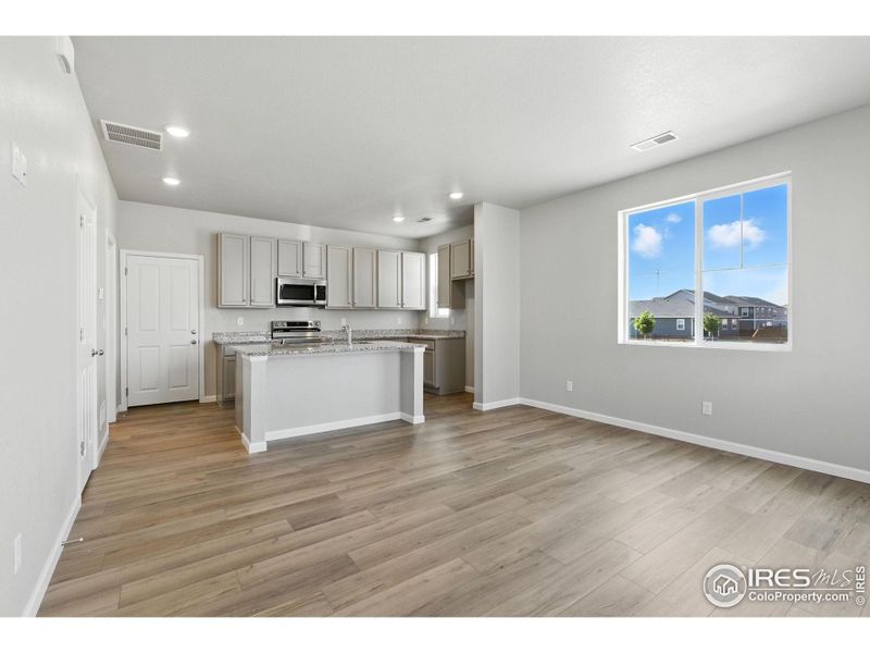 Spacious, unfurnished interior of a new home in Pintail Commons at Johnstown Village, Johnstown (Image 5).