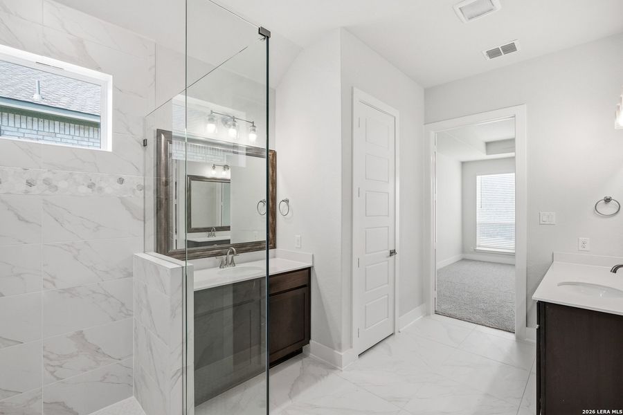 Furnished interior view inside a new home in Esperanza 50's, Boerne (Image 13).