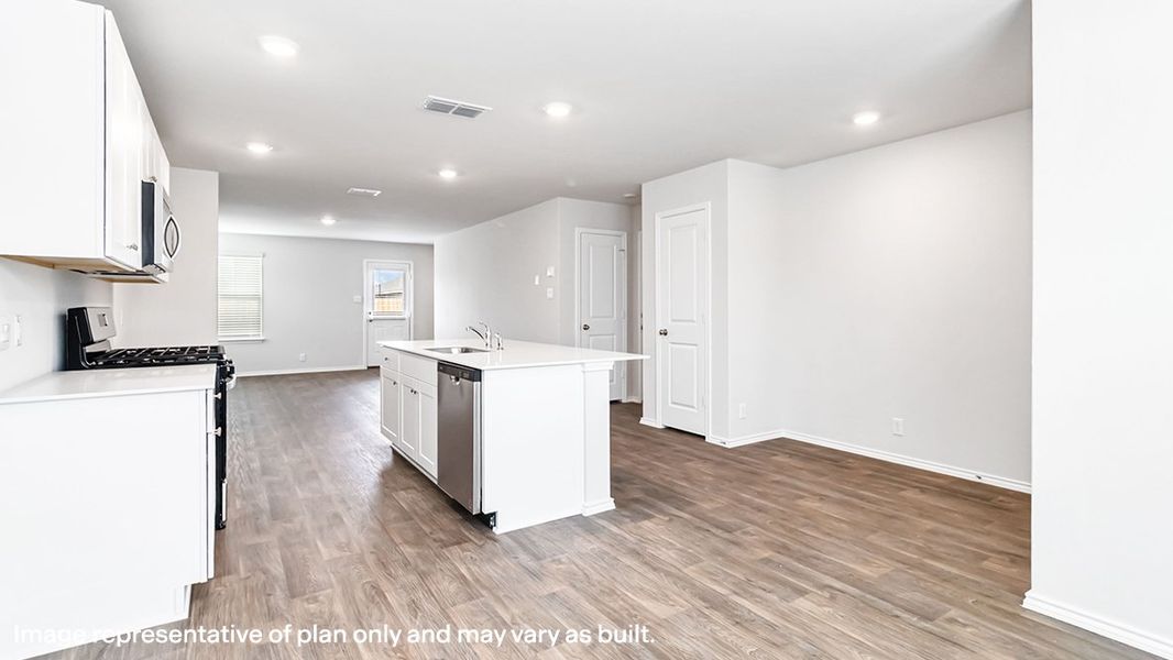 Representative unfurnished interior of a home built from the The Commerce by D.R. Horton in Riverstone at Westpointe, San Antonio (Image 16).