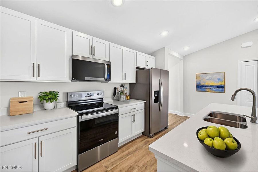 Furnished interior view inside a new home in Cape Coral, Cape Coral (Image 7).