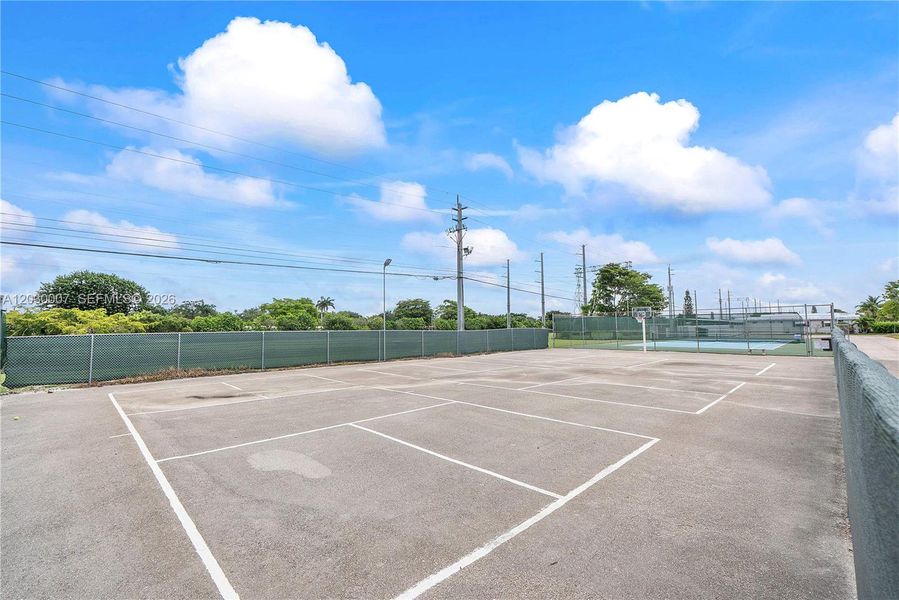Community amenities in , Dania Beach (Image 45).