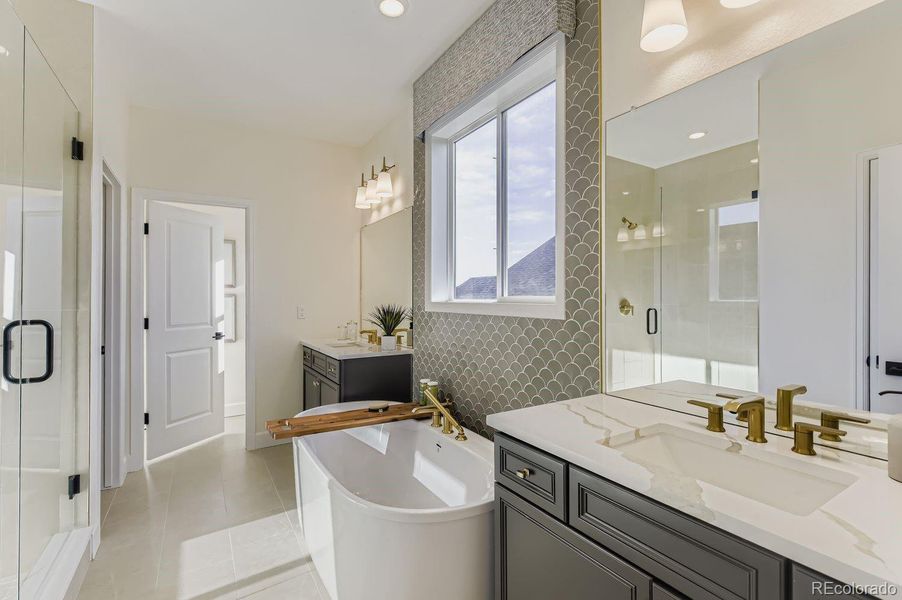 INTERIOR PHOTOS ARE WILLOW MODEL HOME.