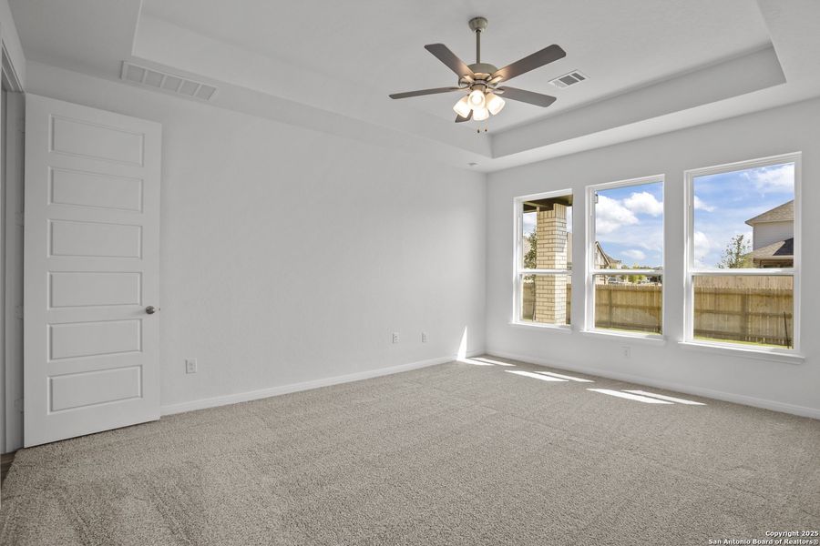 Spacious, unfurnished interior of a new home in Stillwater Ranch 60', San Antonio (Image 15).