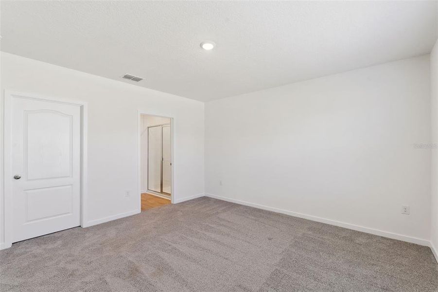 Spacious, unfurnished interior of a new home in , Port Orange (Image 20).