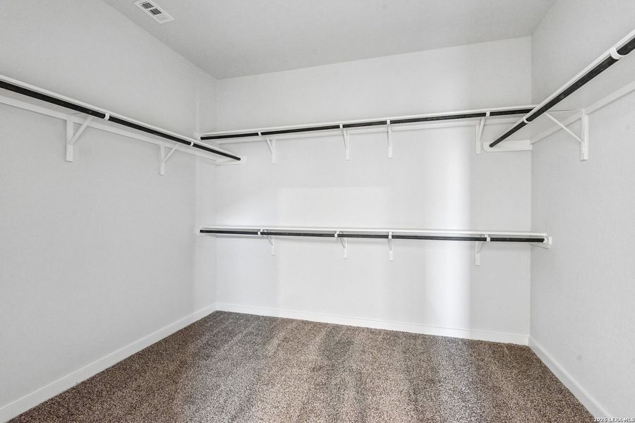 Spacious, unfurnished interior of a new home in Highland Ridge, New Braunfels (Image 10).