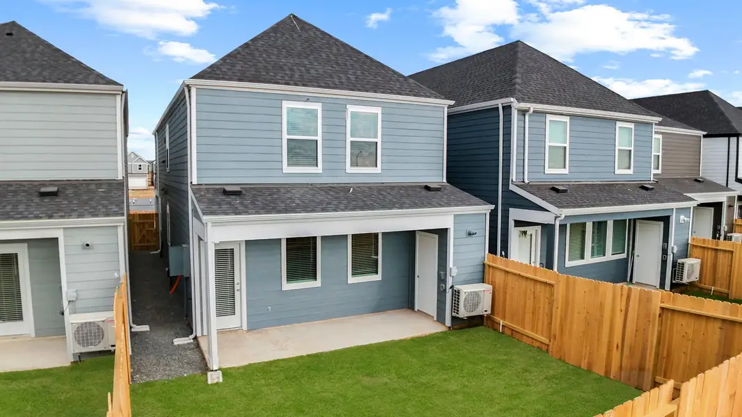 Exterior details and patio area of a home in Villarosa at Tamarron, Katy (Image 2).