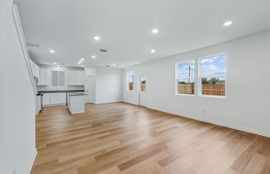 Spacious, unfurnished interior of a new home in Larson Crossing, Elgin (Image 25).