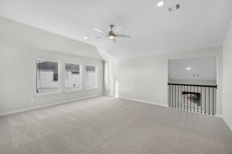 Spacious, unfurnished interior of a new home in Briarwood Crossing, Rosenberg (Image 41).