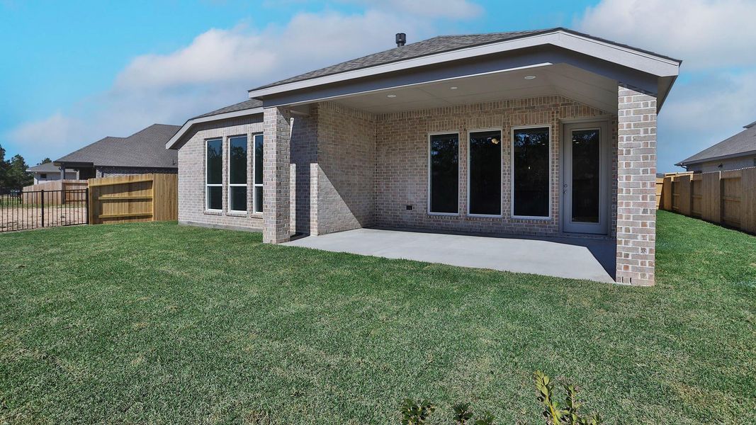 Exterior details and patio area of a home in Escondido, Magnolia (Image 3).
