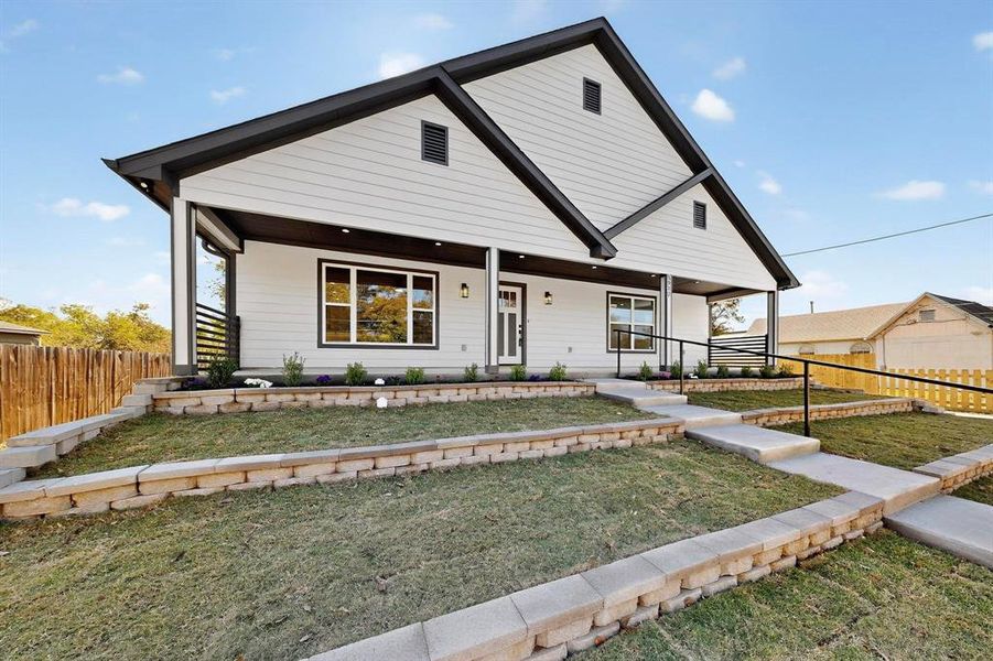 Bungalow featuring a porch