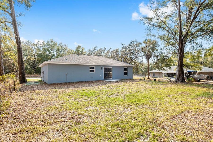 Exterior details and patio area of a home in , Dunnellon (Image 25).