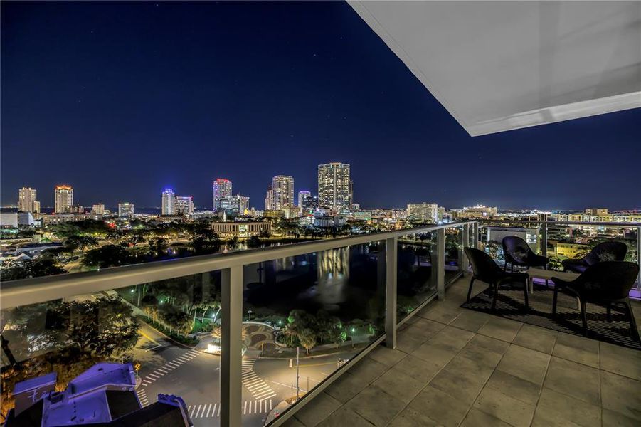 Condo located in St. Petersburg, FL showcasing its design and architecture (Image 5). Condo located in St. Petersburg, FL showcasing its design and architecture (Image 5).