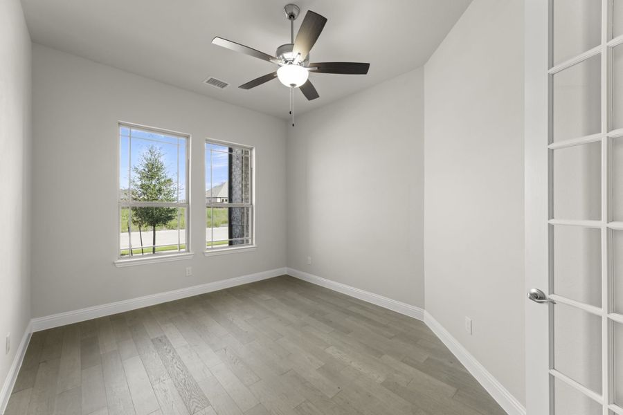 Spacious, unfurnished interior of a new home in River Ranch, Van Alstyne (Image 17).