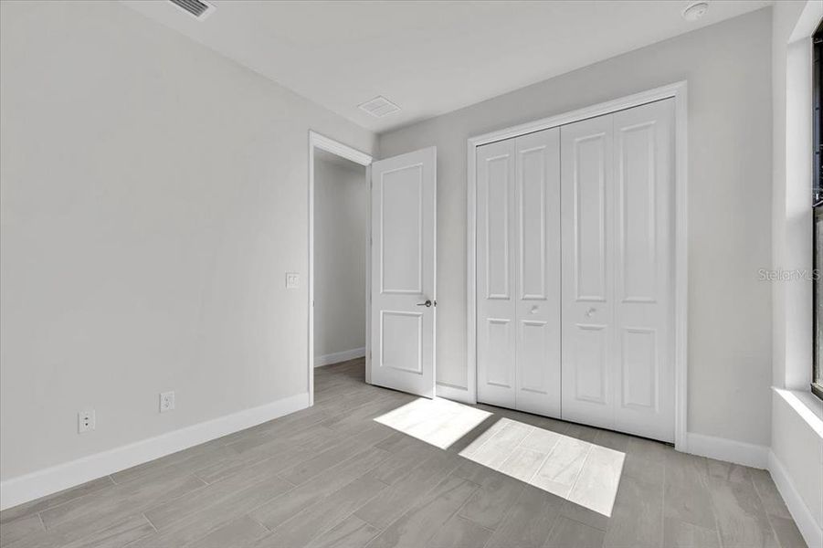 Spacious, unfurnished interior of a new home in , Cape Coral (Image 29).
