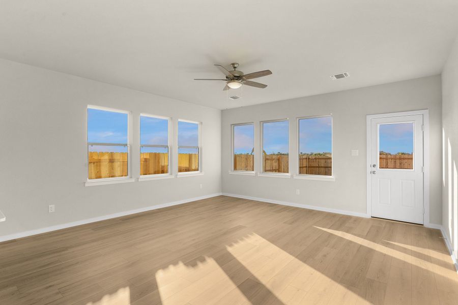 Spacious, unfurnished interior of a new home in Briarwood, Elgin (Image 26).