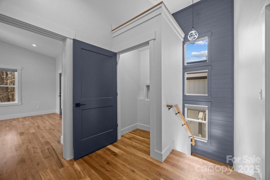 Notice that accent wall in the stairwell!