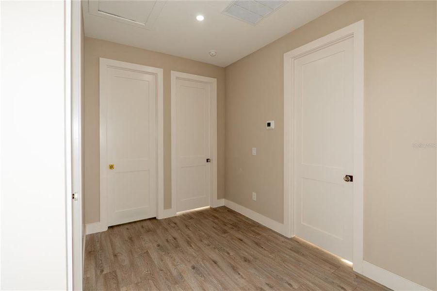Spacious, unfurnished interior of a new home in , Tampa (Image 43).
