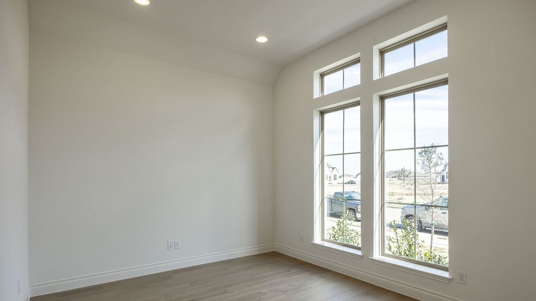 Spacious, unfurnished interior of a new home in Santa Rita Ranch 90', Liberty Hill (Image 19).