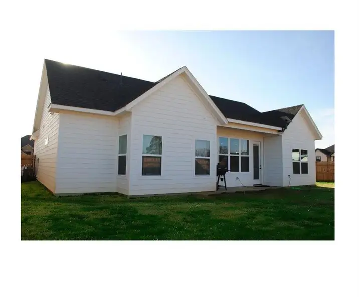 Exterior details and patio area of a home in , Tolar (Image 20).