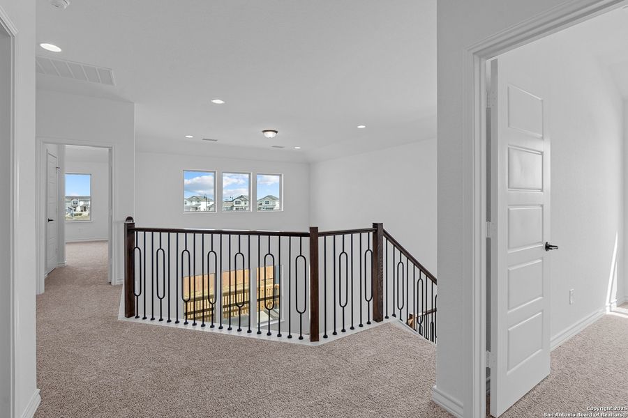 Spacious, unfurnished interior of a new home in Lily Springs, Seguin (Image 27).