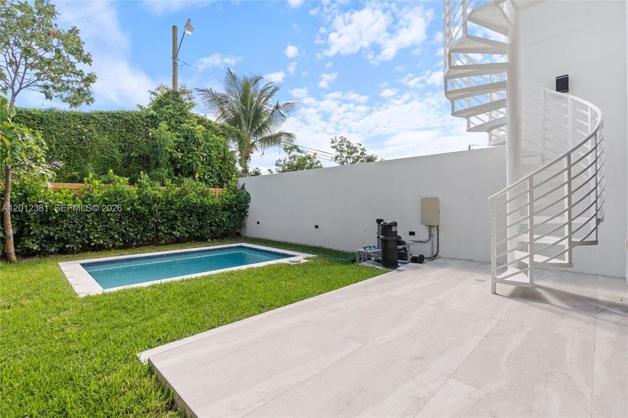 Exterior details and patio area of a home in , Miami (Image 20).