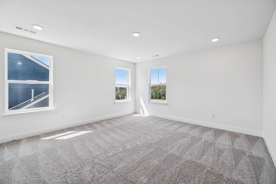 Spacious, unfurnished interior of a new home in Willow Landing, Mount Juliet (Image 36).