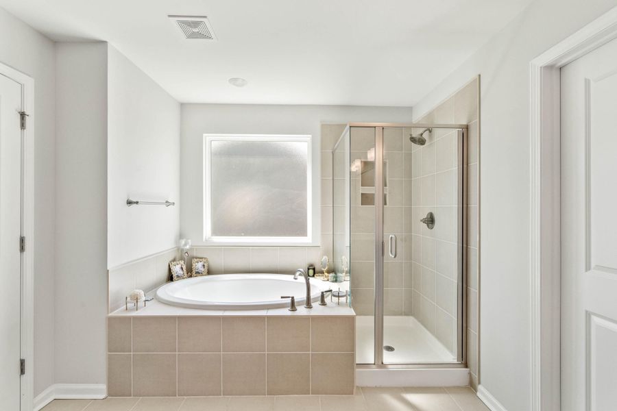 Furnished interior view inside a new home in , Beaufort (Image 44).