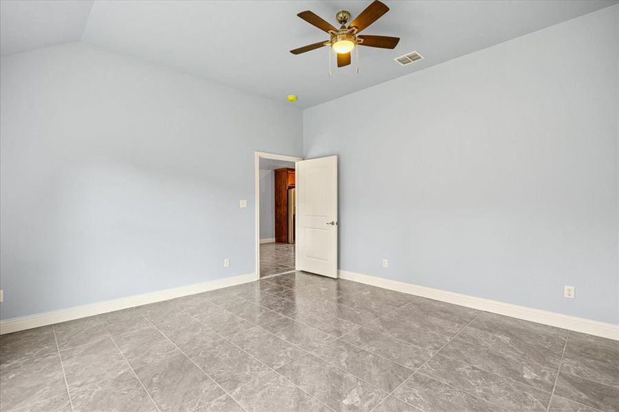 Spacious, unfurnished interior of a new home in , Granbury (Image 23). Spacious, unfurnished interior of a new home in , Granbury (Image 23).