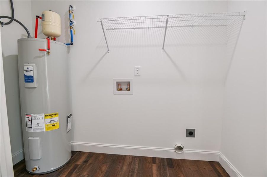 Spacious, unfurnished interior of a new home in , Dahlonega (Image 20).