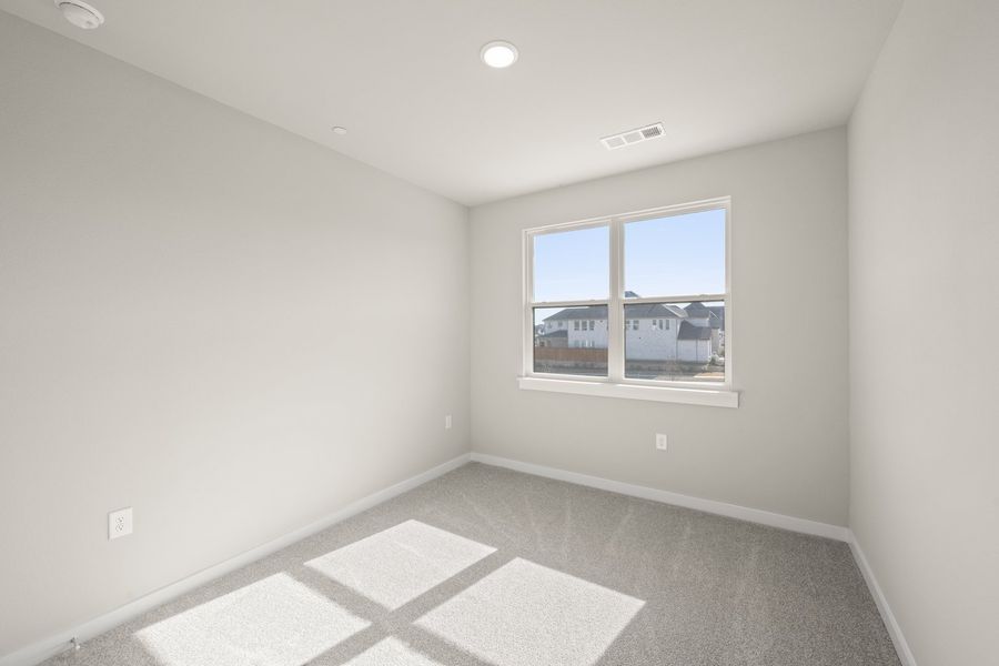 Spacious, unfurnished interior of a new home in Wildridge, Oak Point (Image 23).