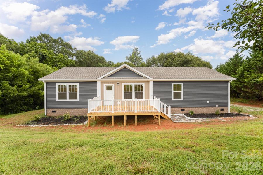 Exterior details and patio area of a home in , Shelby (Image 22).