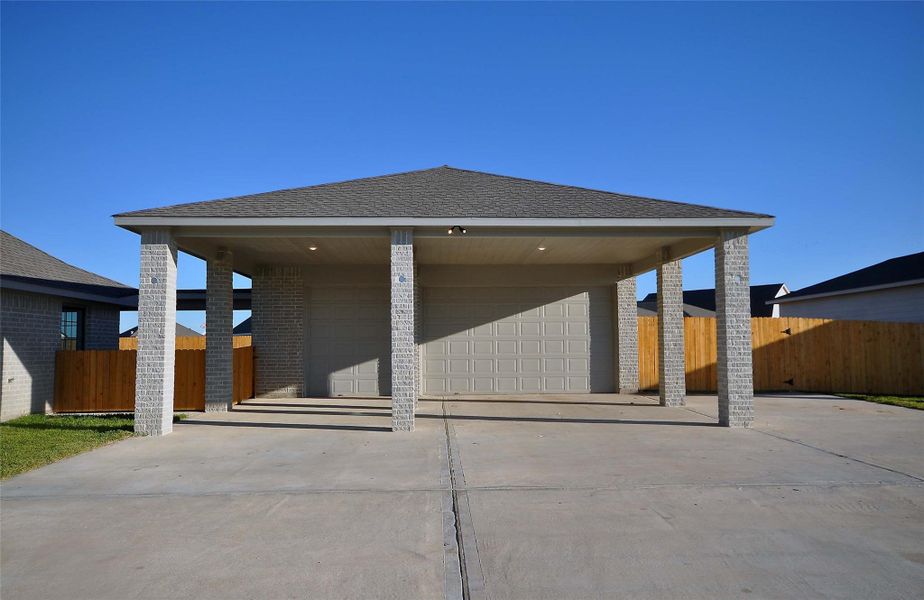 Exterior details and patio area of a home in Pedregal, League City (Image 25).